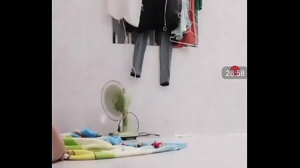 Vợ chồng Việt livestream làm tình địt nhau