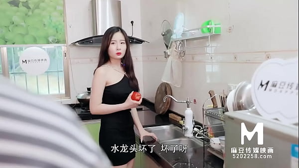 Gái xinh bú cu địt nhau với trai khi chồng vắng nhà
