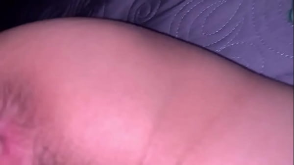 Đưa lưỡi đảo dưới lồn em yêu